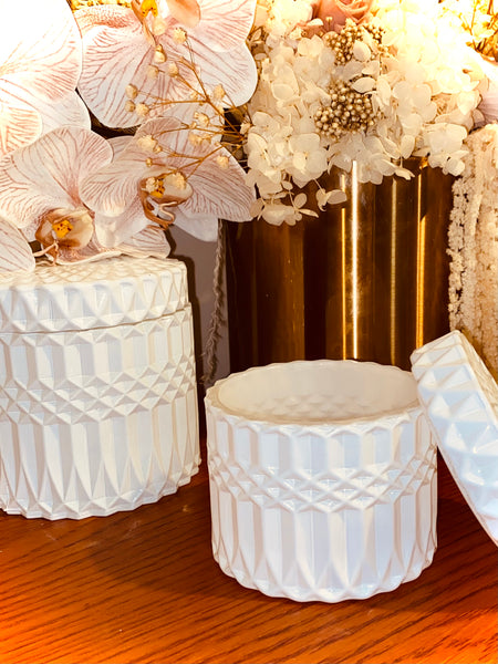 Classic white embossed candle Medium